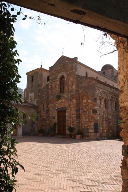 Casa Del Vento Bed & Breakfast Roccalumera Bagian luar foto