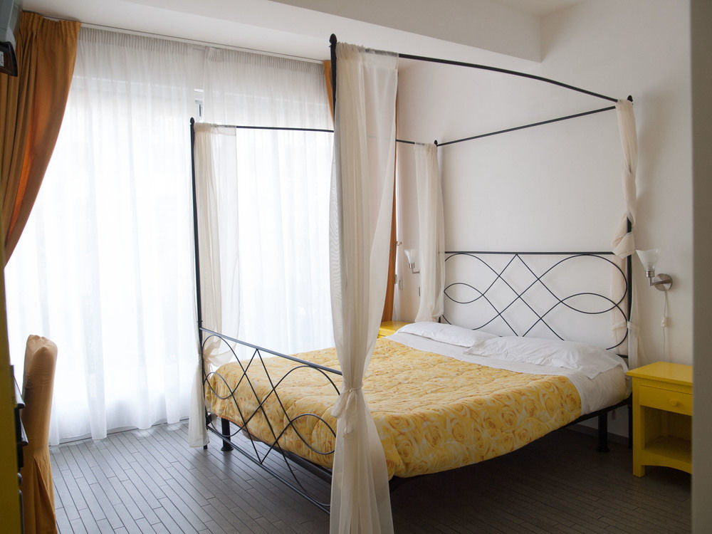 Casa Del Vento Bed & Breakfast Roccalumera Bagian luar foto