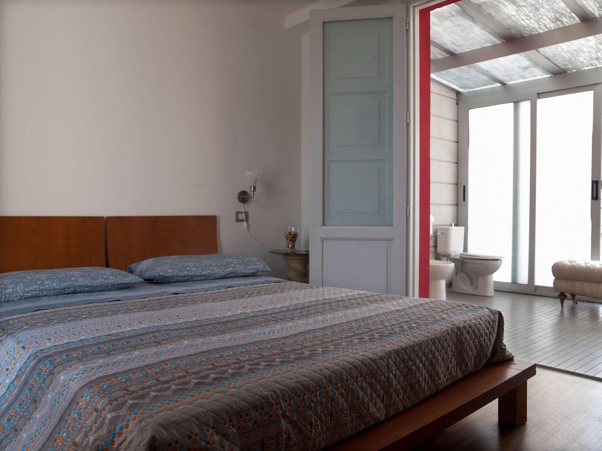 Casa Del Vento Bed & Breakfast Roccalumera Bagian luar foto