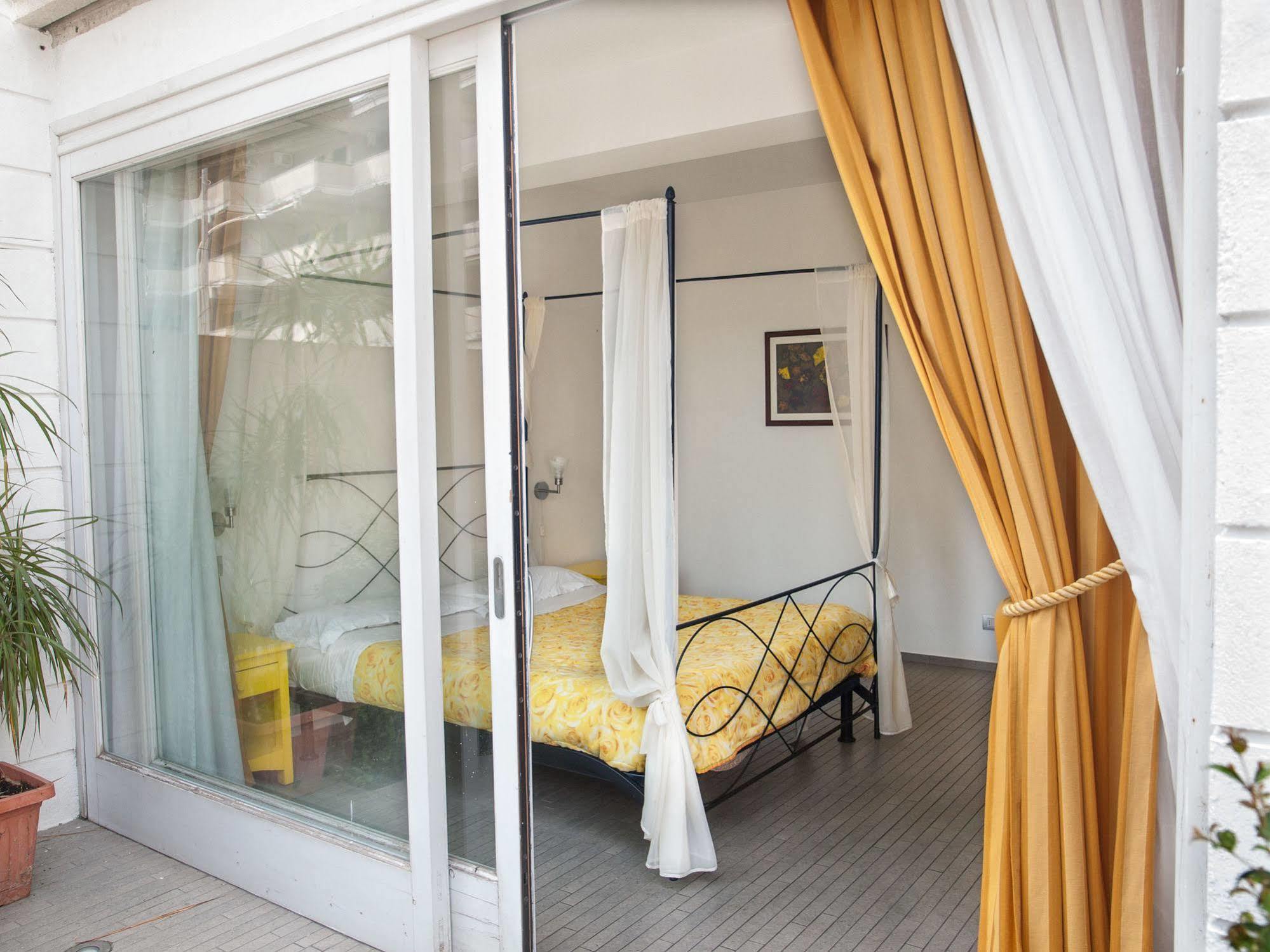 Casa Del Vento Bed & Breakfast Roccalumera Bagian luar foto