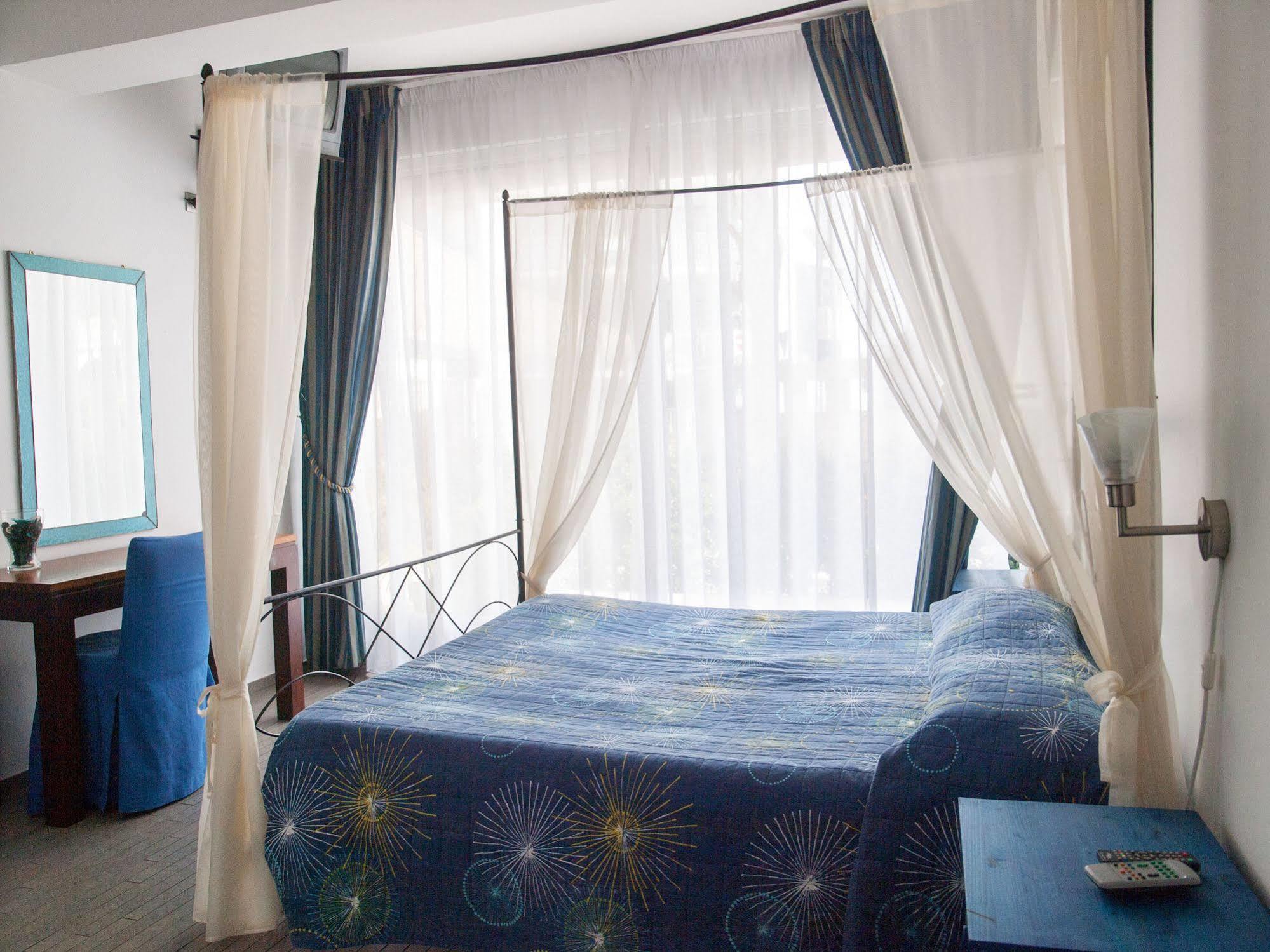 Casa Del Vento Bed & Breakfast Roccalumera Bagian luar foto