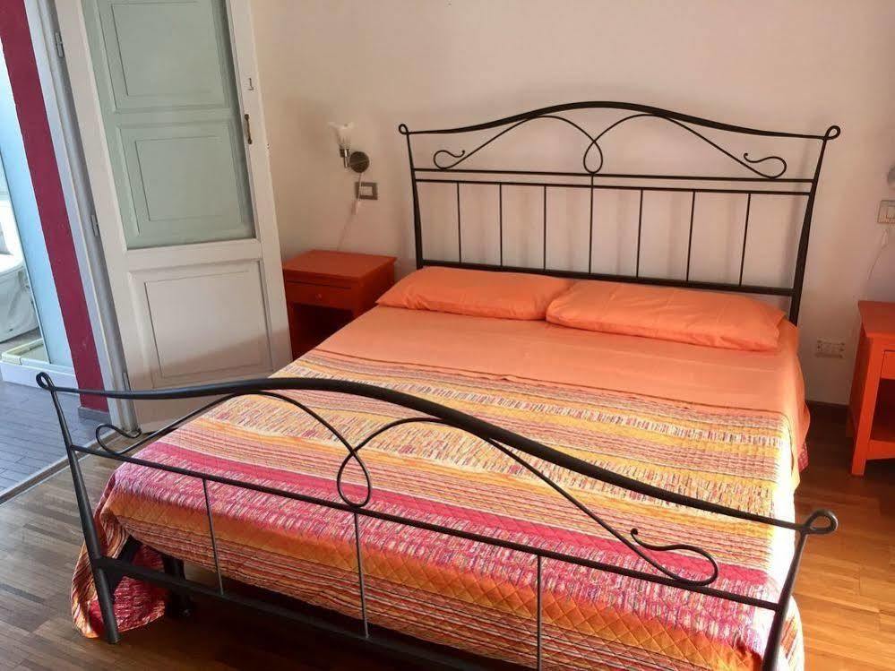 Casa Del Vento Bed & Breakfast Roccalumera Bagian luar foto