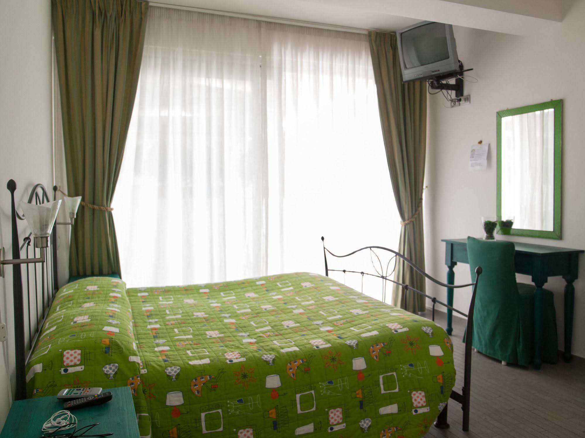 Casa Del Vento Bed & Breakfast Roccalumera Bagian luar foto